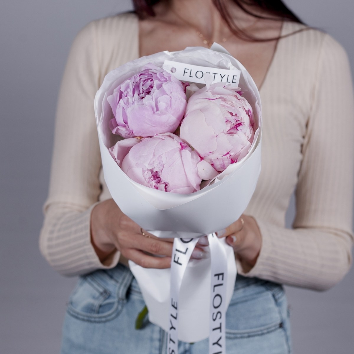 Букет из трех пионов 